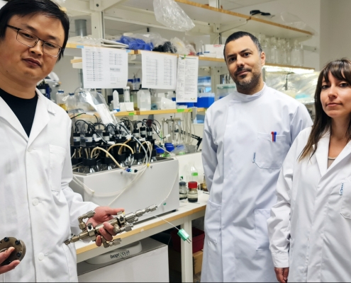 Liang Yu, Leonidas Matsakas and Io Antonopoulou in a research laboratory at Luleå University of Technology. Photo by courtesy of Liang Yu.